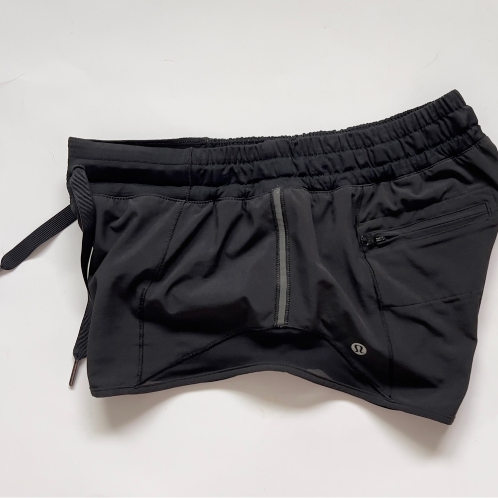 Lululemon Black Athletic Short Shorts, size 4